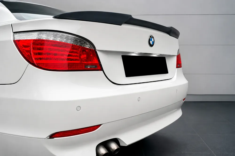 BMW 5 Series E60/E61 2003-2010 Spoiler M4-Style V-2 (Negru Lucios) - Reducere